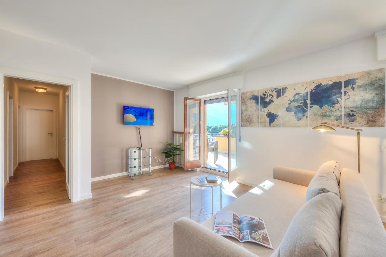 Antares150M From The Lake - Happy Rentals Riva del Garda Bagian luar foto