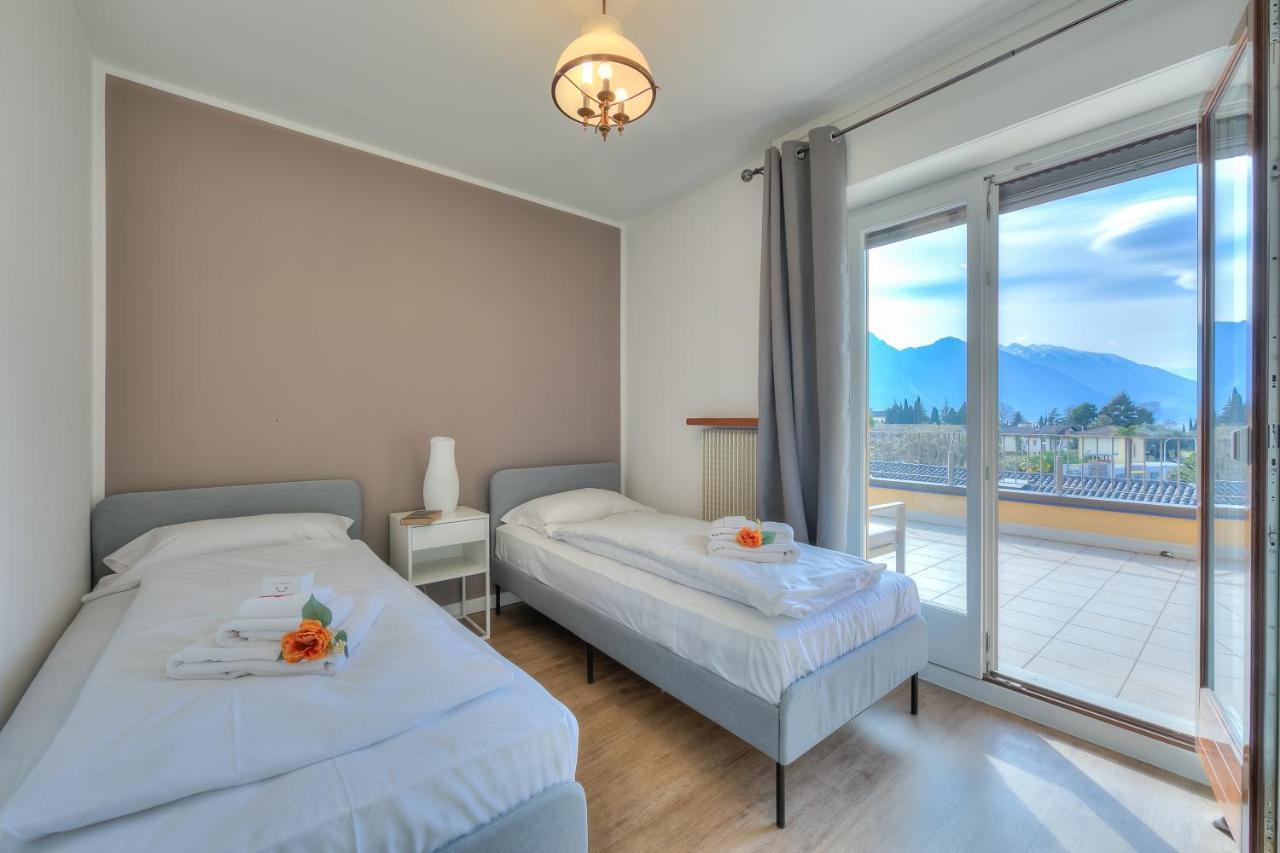 Antares150M From The Lake - Happy Rentals Riva del Garda Bagian luar foto