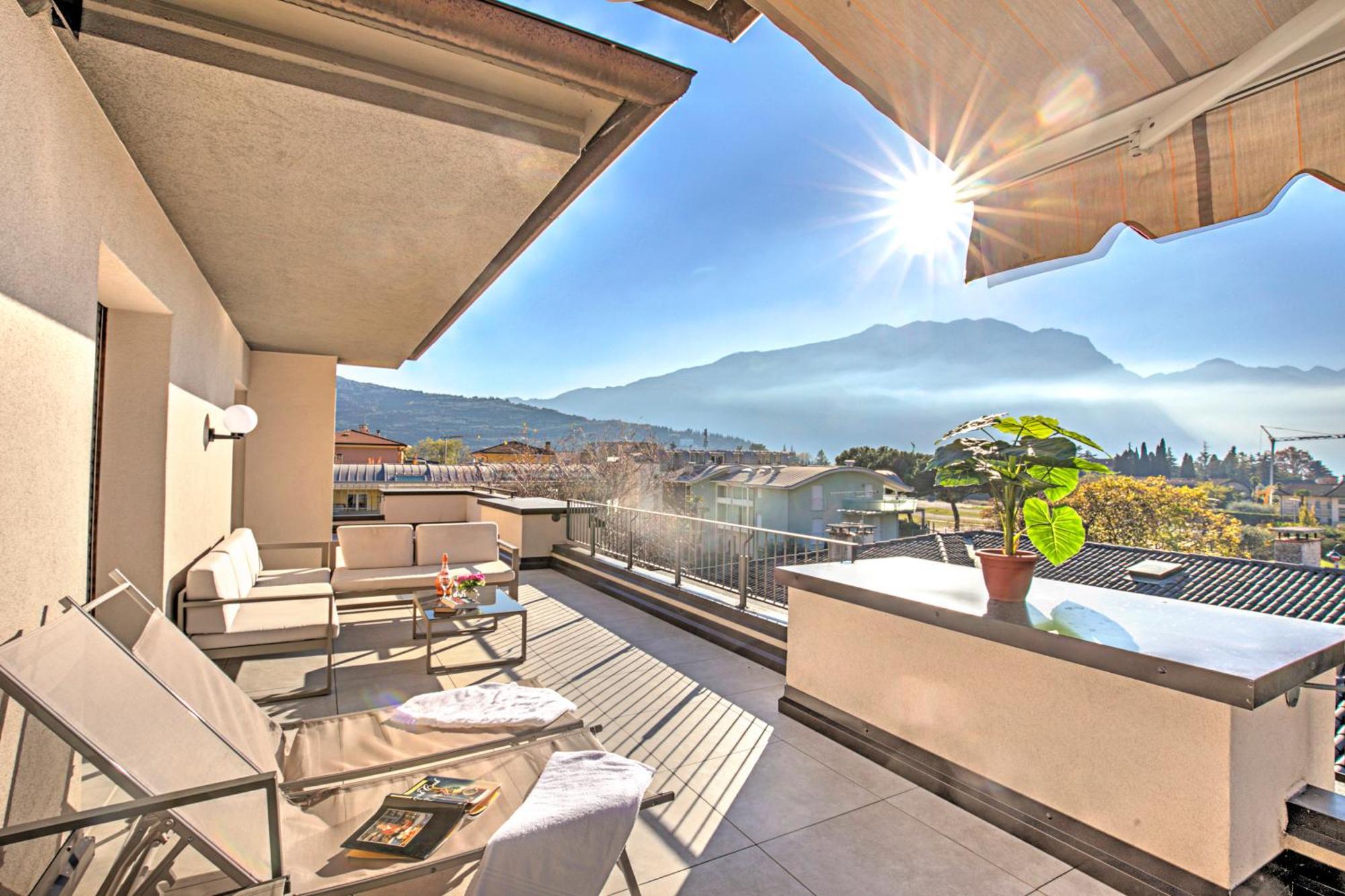 Antares150M From The Lake - Happy Rentals Riva del Garda Bagian luar foto
